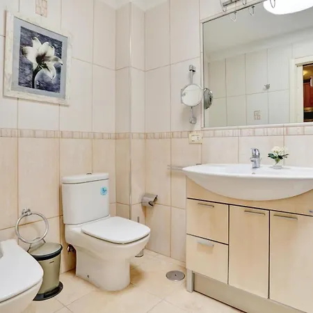 Flores Apartment